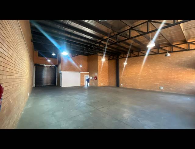 300M² WAREHOUSE TO LET IN N4 GATEWAY INDUSTRIAL PARK